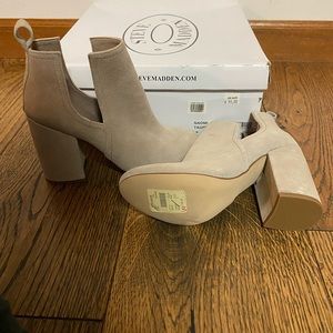 NEW Steve Madden tan suede booties